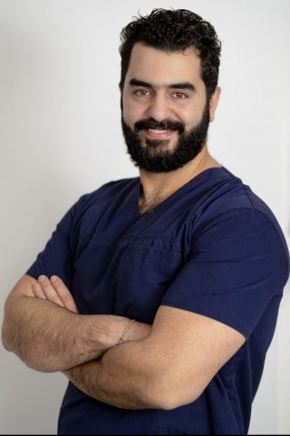 Dr. Soroush Savar - Szájsebész szakorvos